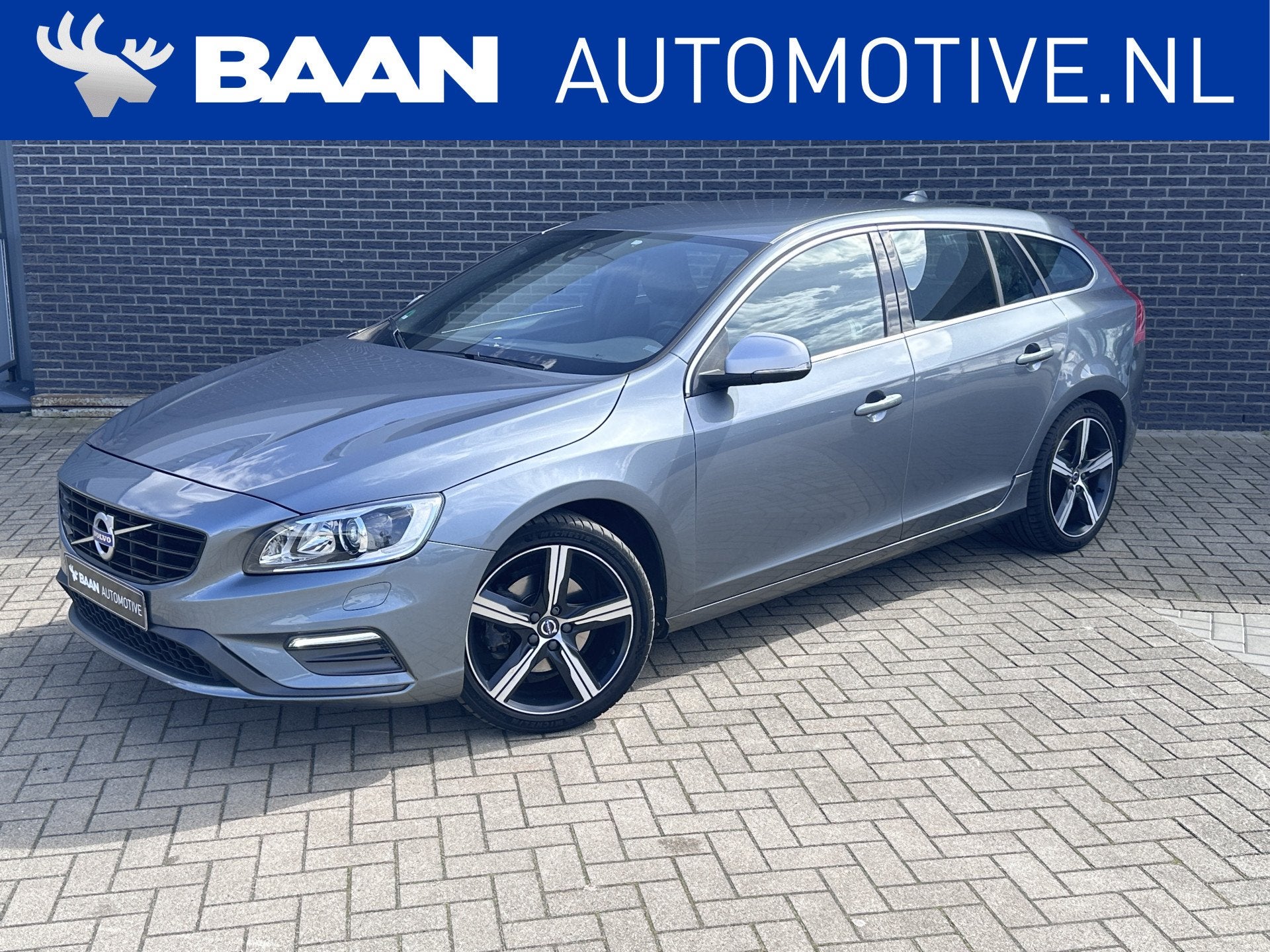 Volvo V60 2.0 T4 Business Sport | 18 inch Lichtmetalen velge, Auto's, Stof, Gebruikt, Euro 6, 1969 cc