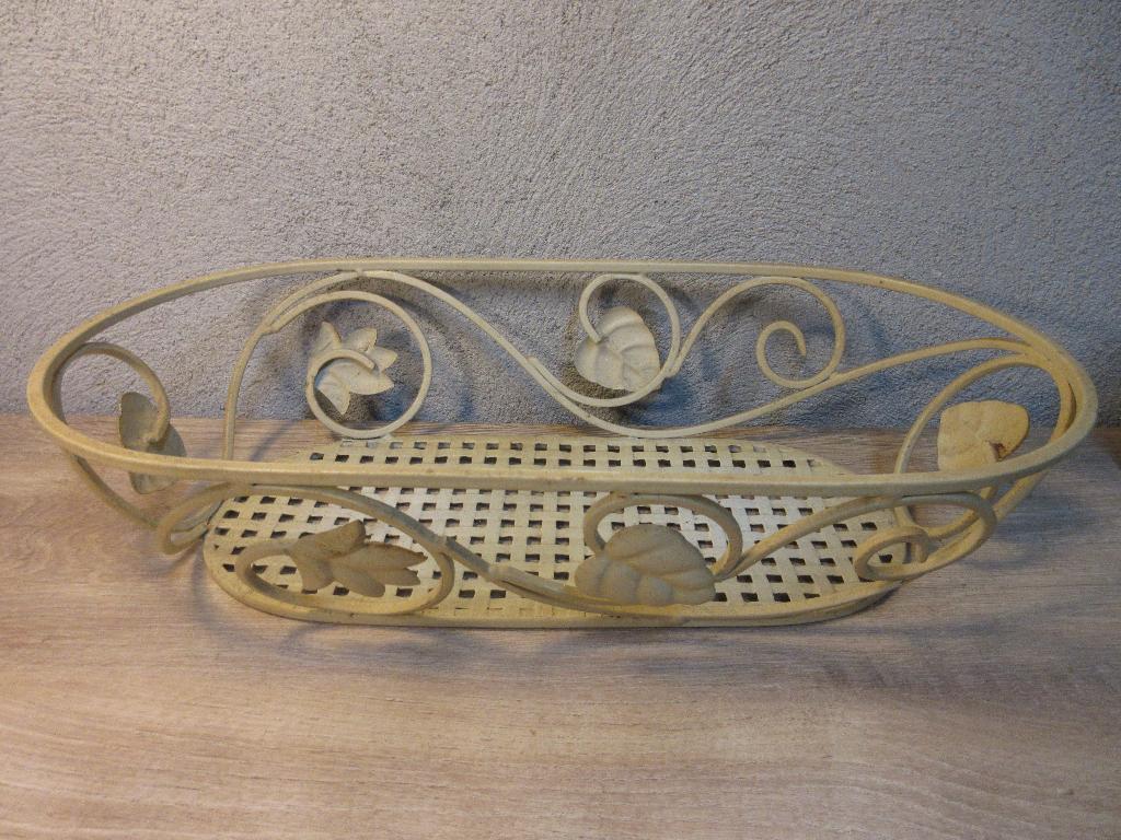 Brocante ijzeren mand met bladmotief, Ophalen of Verzenden, Gebruikt, Rechthoekig, Overige materialen