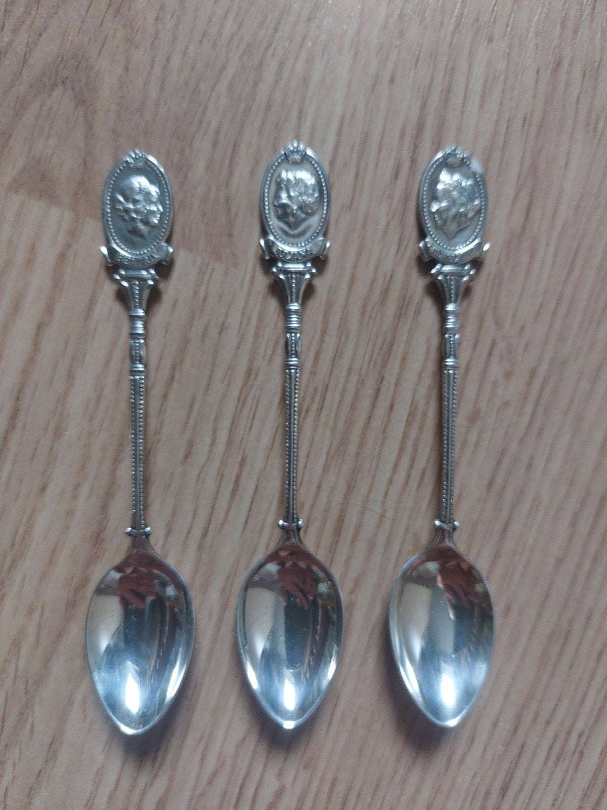 Verzilverde theelepels Wilhelmina, Juliana, Beatrix, Verzenden