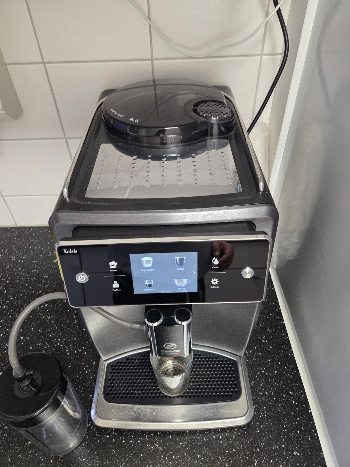 Saeco Xelsis (granaroma Philips), Afneembaar waterreservoir, Gebruikt, 10 kopjes of meer, Koffiemachine