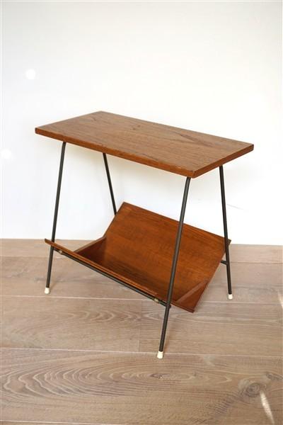 Vintage bijzettafeltje + lectuurbak, Huis en Inrichting, Woonaccessoires | Krantenbakken en Lectuurbakken, Gebruikt, Ophalen of Verzenden