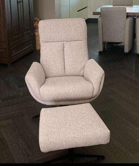 Comfortabele draaifauteuil met hocker - Zo goed als nieuw, Ophalen, Zo goed als nieuw, Stof, 75 tot 100 cm