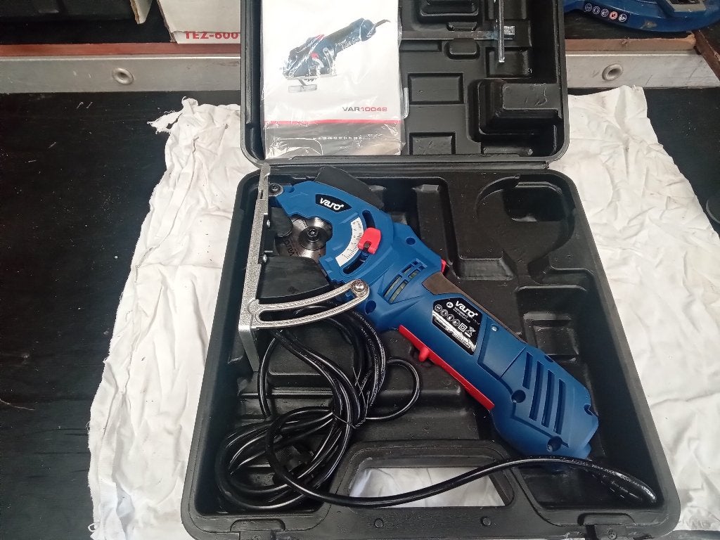 Varo invalzaag, Ophalen, Invalzaag, 600 tot 1200 watt, Zo goed als nieuw