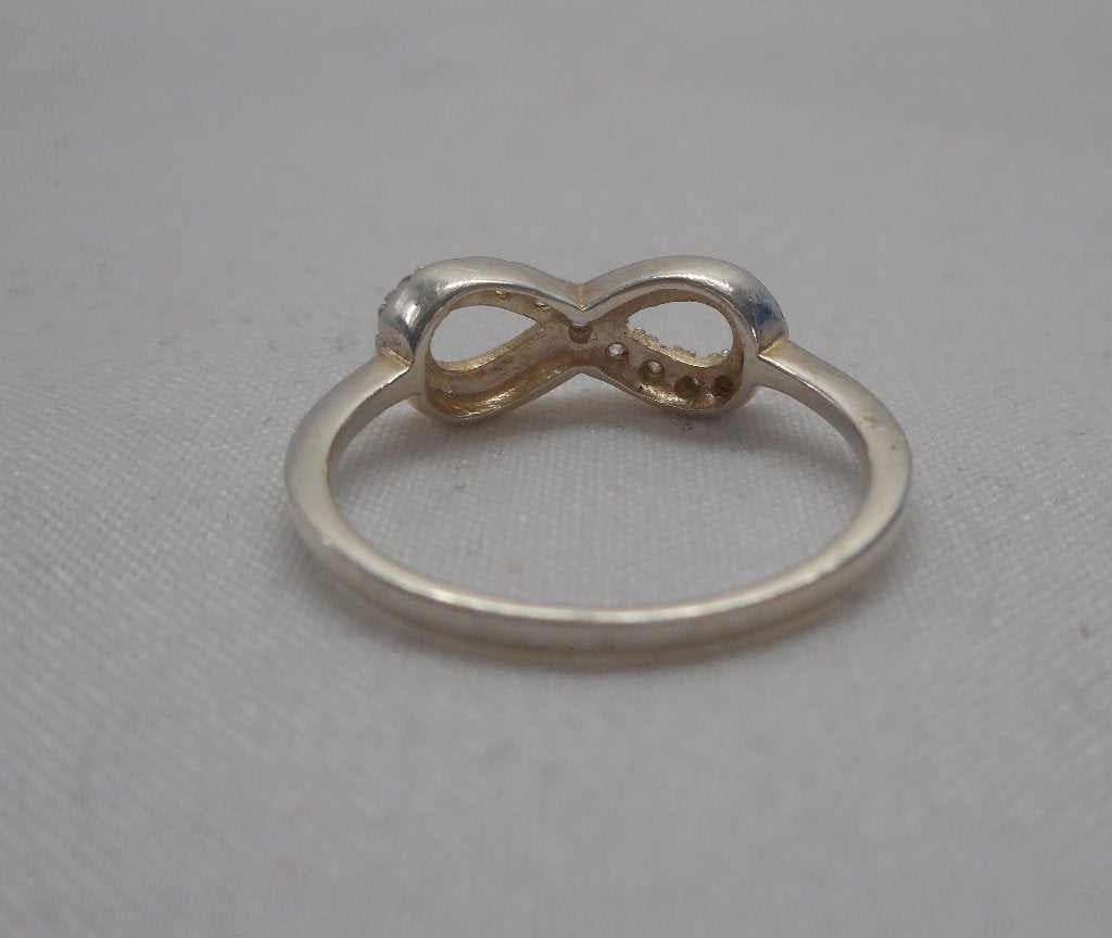 Zilveren Infinity ring met steentjes maat krap 16 nr.308, Sieraden, Tassen en Uiterlijk, Ringen, Verzenden, Dame, Zilver, Zilver