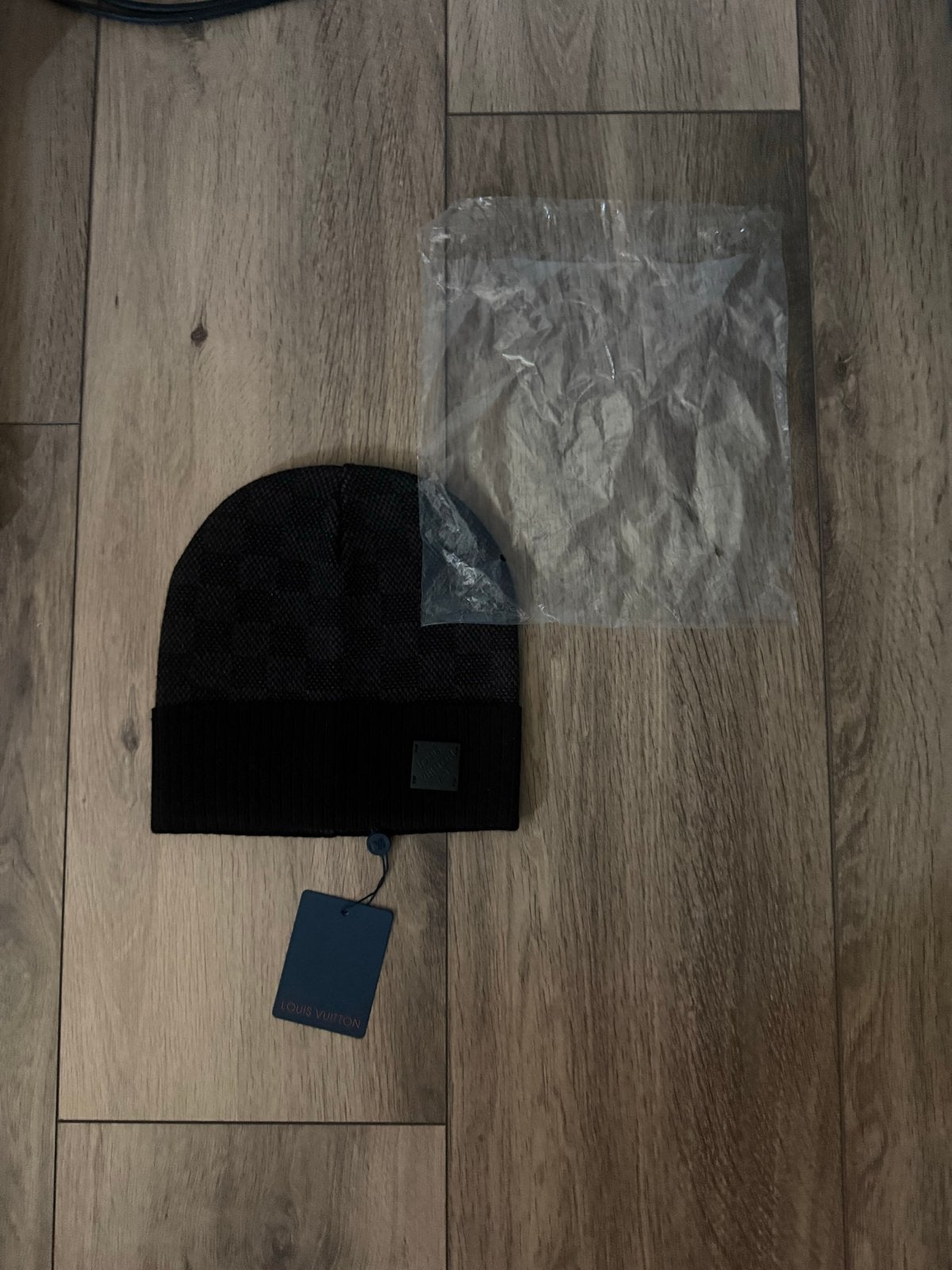 LV Muts - €10 per stuk - €15 voor twee - grijs uitverkocht!, Kleding | Dames, Mutsen, Sjaals en Handschoenen, Ophalen of Verzenden