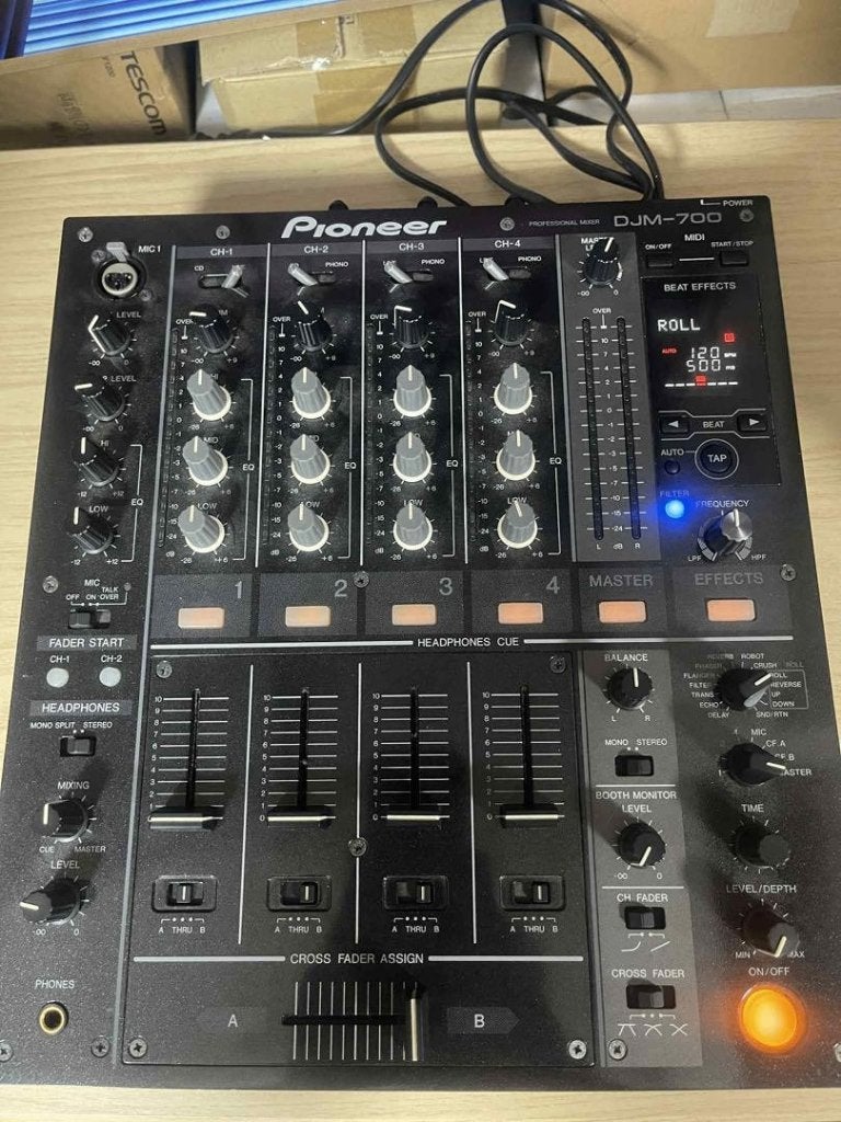 Pioneer djm 700 djm700 dj mixer mengpaneel 800 @NIEUWSTAAT@, Muziek en Instrumenten, Mengpanelen, Ophalen of Verzenden, Zo goed als nieuw