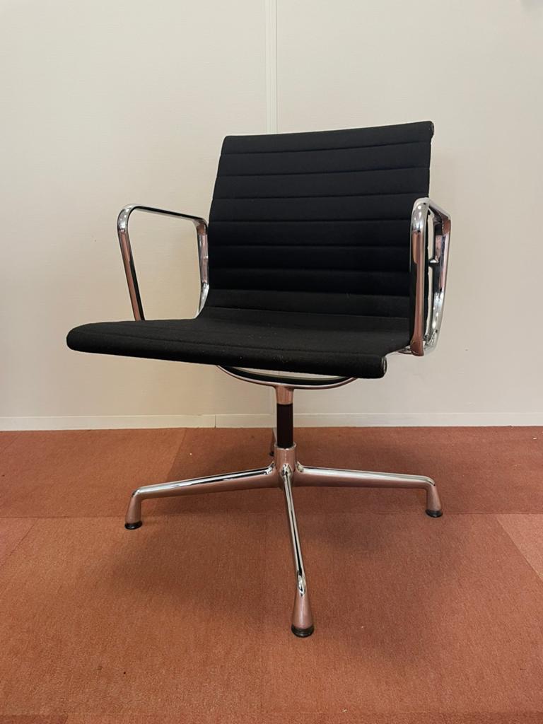 6 stuks VITRA EA-108, Zwart, Design, Ophalen of Verzenden, Zo goed als nieuw