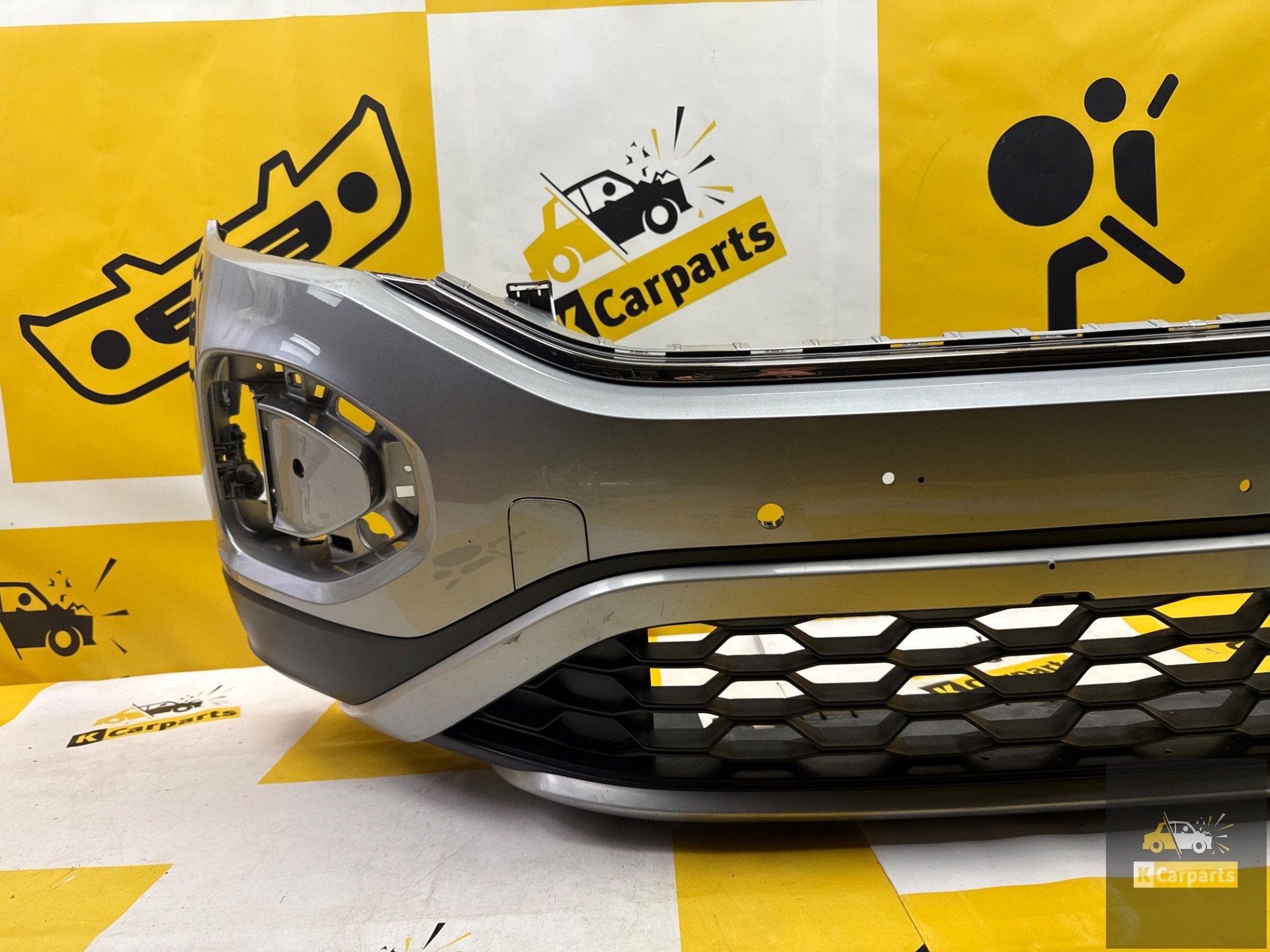Voorbumper VW T-Roc 2GA Facelift 6xPDC 2GA807221 Bumper 21+, Auto-onderdelen, Gebruikt, Volkswagen AG, Bumper, Berliner Ring 2
38440  Wolfsburg, DE