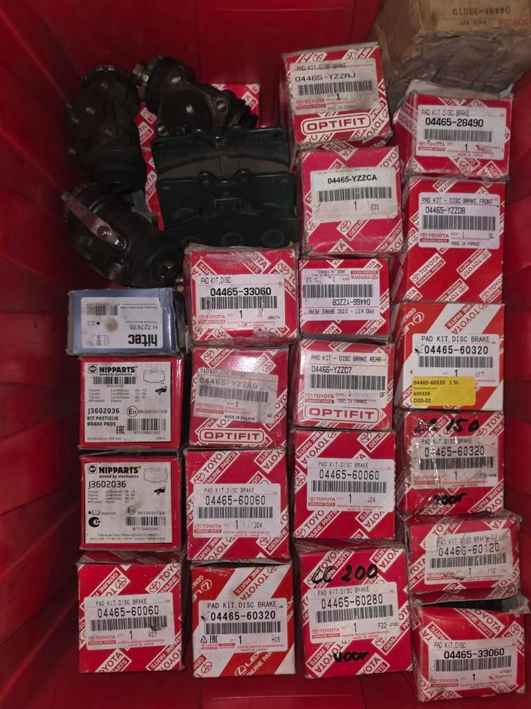 Diverse remblokken in 1 koop voor de toyota LandCruiser, Auto-onderdelen, Remmen en Aandrijving, Ophalen, Toyota