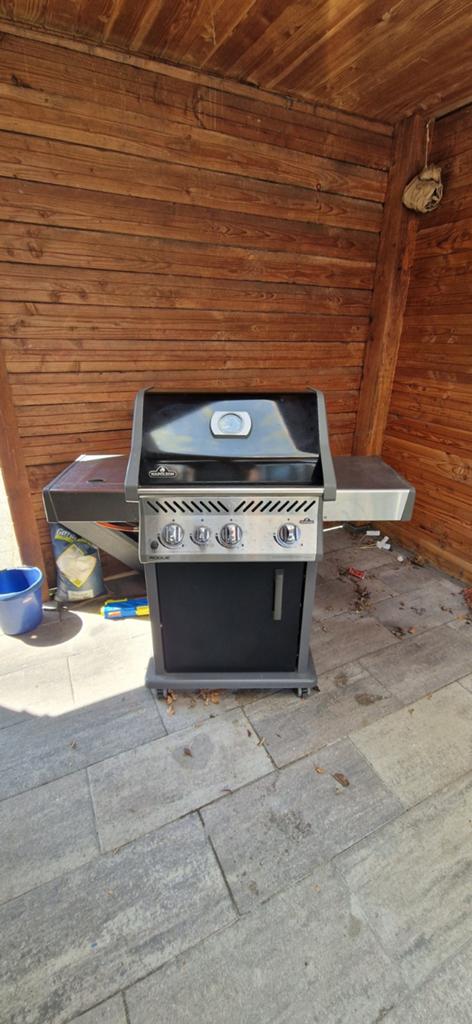Napoleon Rogue 425 Gasbarbecue met zijbrander, Tuin en Terras, Gasbarbecues, Ophalen, Gebruikt, Napoleon