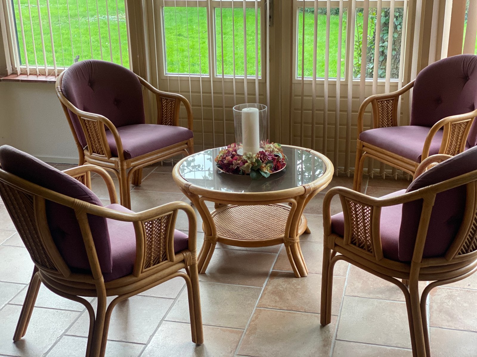 Rotan zitgroep met glazen salontafel en paarse kussens, Ophalen, Gebruikt, Overige kleuren, Riet of Rotan
