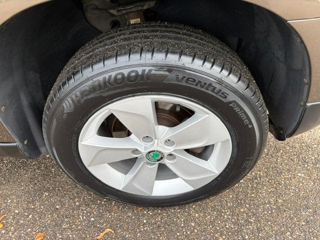 Skoda Yeti 1.2 TSI Active Arctic, '12, nwe apk en distributi, Auto's, Voorwielaandrijving, Euro 5, Stof, Gebruikt