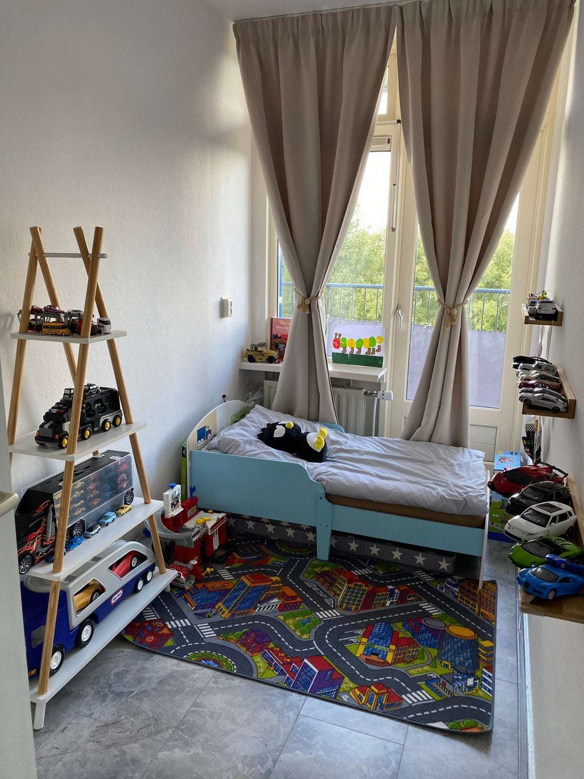Kinderbed met auto-thema, Gebruikt, 70 tot 85 cm, Lattenbodem, 140 tot 160 cm
