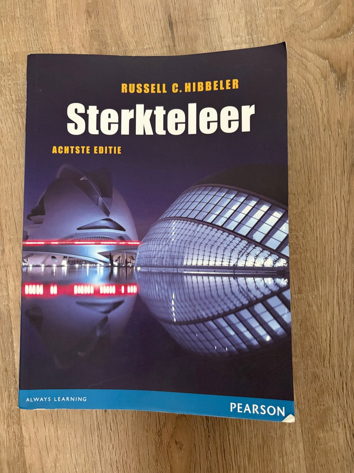 Sterkteleer - Achtste Editie - Russell C. Hibbeler, Boeken, Verzenden, Beta, Gelezen, HBO