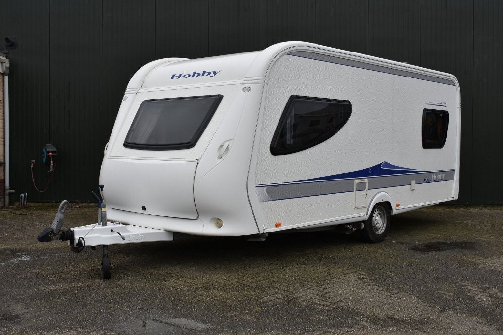 Hobby La Vita Bionda 495 UL – mooie caravan met airco, Rondzit, Hobby, Dwarsbed, Particulier