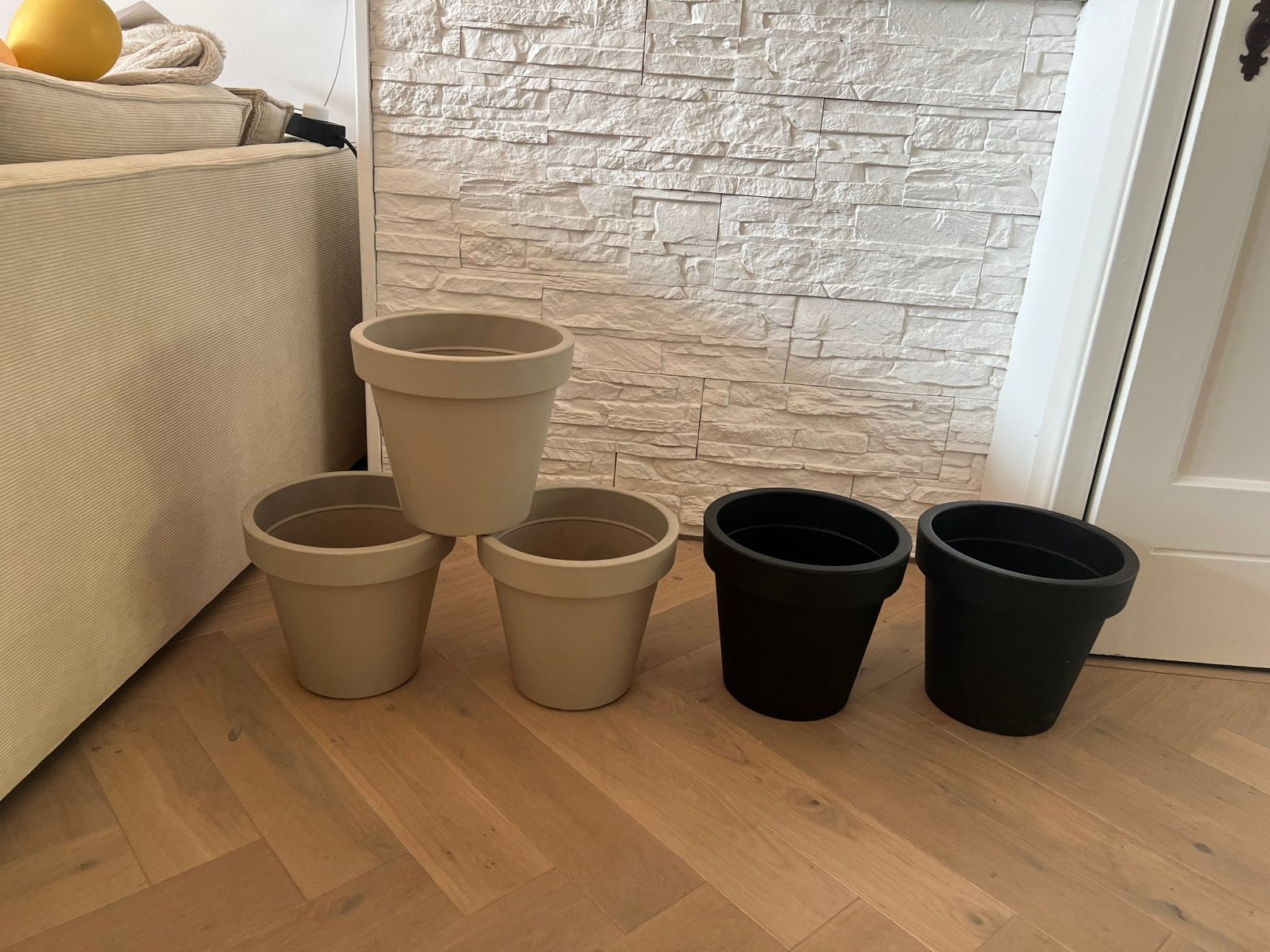 Bloempotten set 5 kunsstof beige zwart, Tuin en Terras, Bloempotten, Balkon, Rond, Ophalen of Verzenden, Zo goed als nieuw