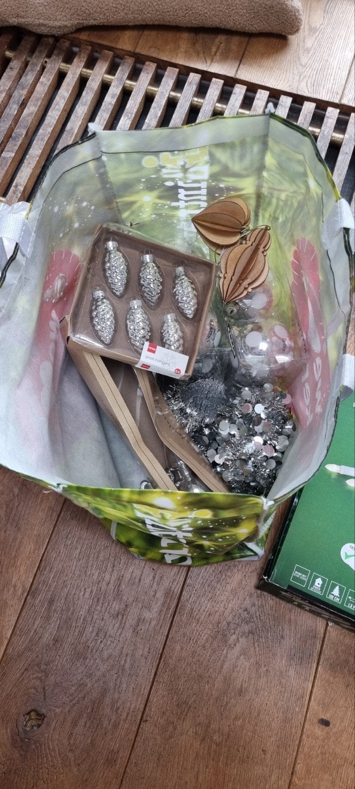 Kerstartikelen diverse, Ophalen