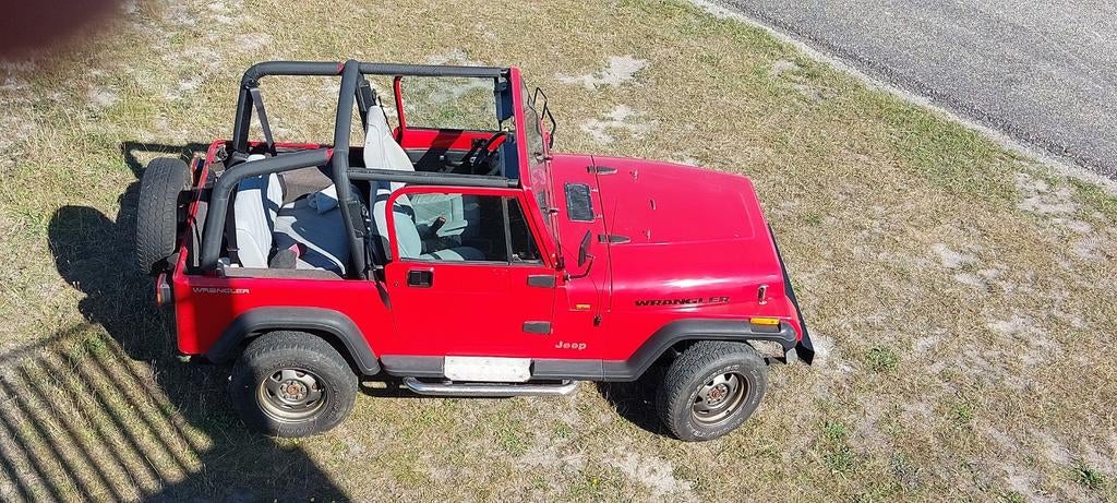 Mooie jeep yj 1993 met lage KM stand NU VAN  9950 voor 9250, Auto's, Jeep, Stof, 4 cilinders, Handgeschakeld, Particulier