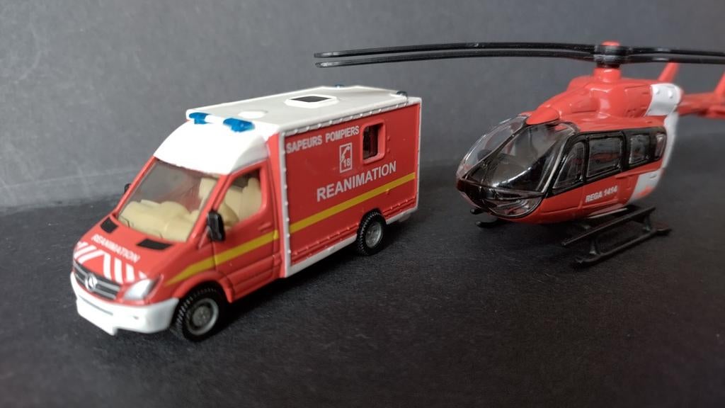 Mercedes Benz Sprinter Ambulance en Heli Siku Pol, Schlittenbacherstrasse 60 Lüdenscheid Germany, SIKU, Verzenden, Zo goed als nieuw