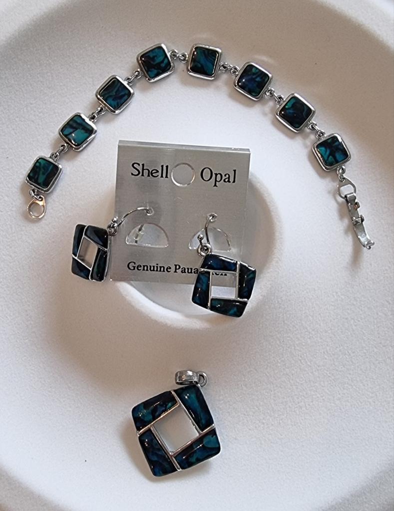 Shell Opal set: armband, oorbellen en een kettinghange, Ophalen of Verzenden, Nieuw, Blauw