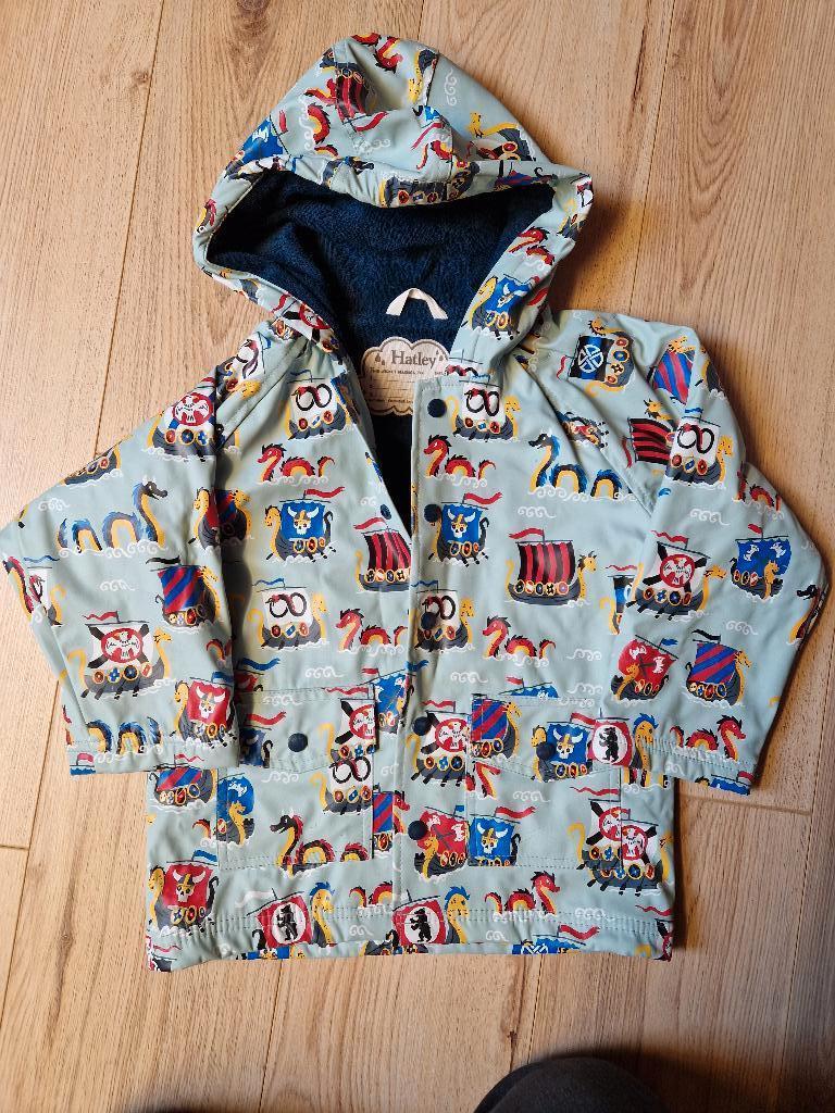 Leuke lentejas / regenjas van Hatley 104/110/116, Kinderen en Baby's, Hatley, Ophalen of Verzenden, Zo goed als nieuw, Jongen