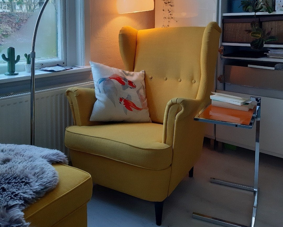 Ikea Strandmon oorfauteuil met voetenbank, Huis en Inrichting, Fauteuils, Ophalen, Zo goed als nieuw, 75 tot 100 cm