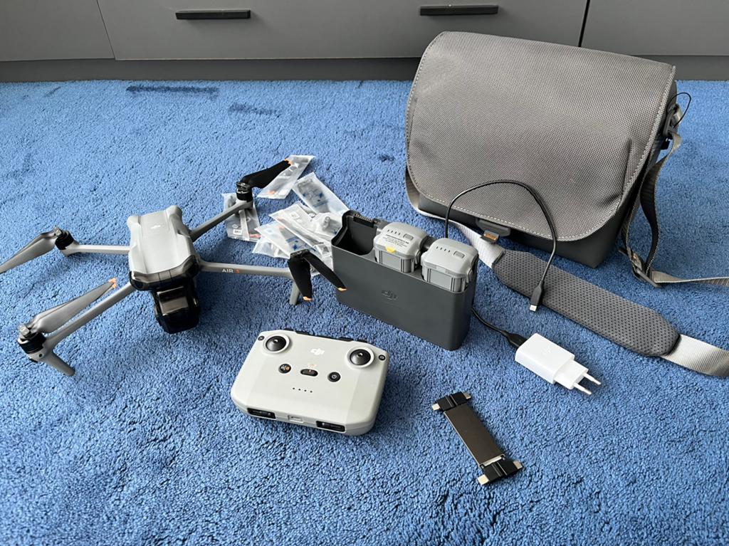 DJI Air 3 drone Fly more combo (RC-N2 controller), Audio, Tv en Foto, Drones, Ophalen, 30 tot 45 minuten, Cameradrone, 5 tot 10 kilometer