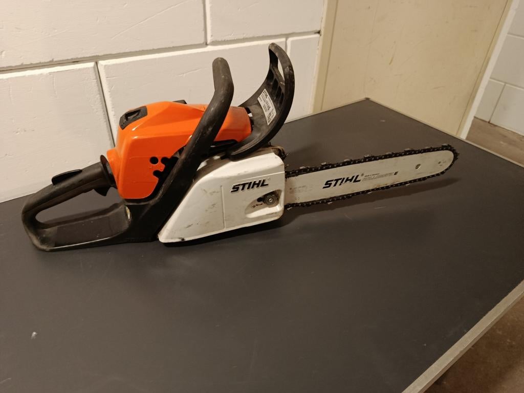 Stihl MS 181 Benzine Kettingzaag - Zo goed als nieuw, Ophalen of Verzenden, Zo goed als nieuw, Boomzaag, Stihl