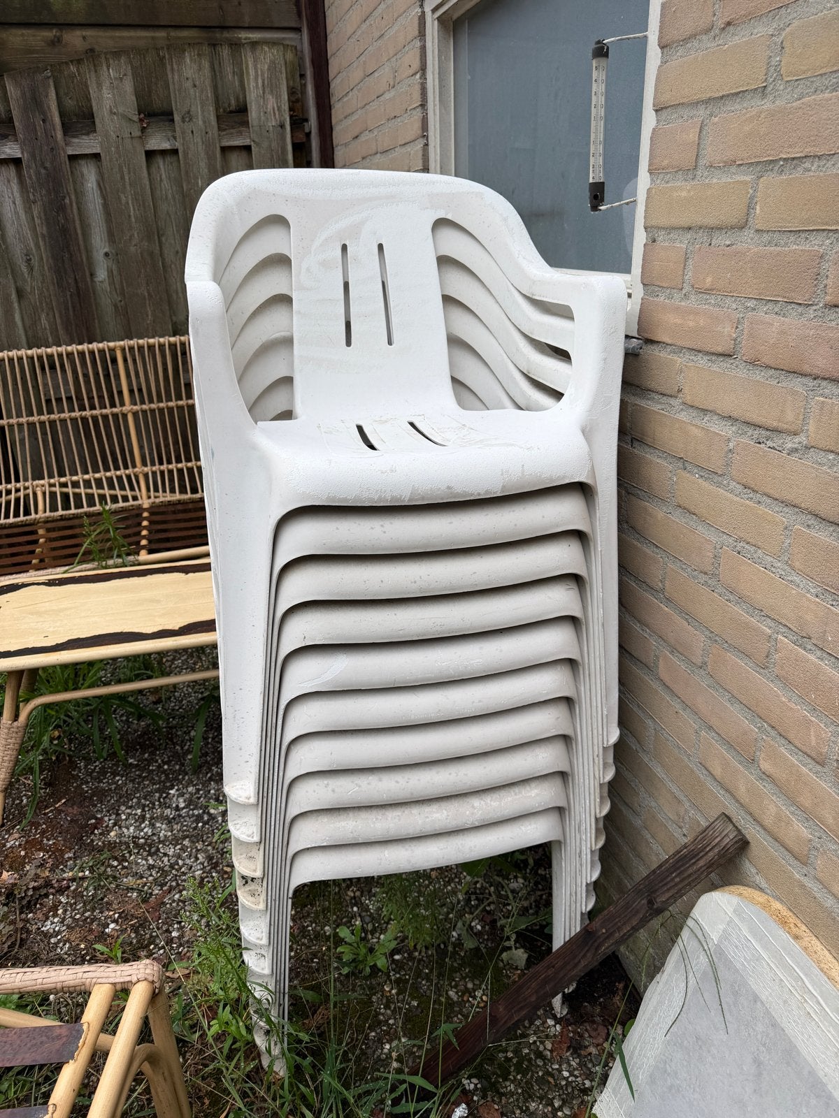 Stapelbare tuinstoelen, 10 stuks, wit, verweerd, Tuin en Terras, Ophalen, Gebruikt, Kunststof, Stapelbaar