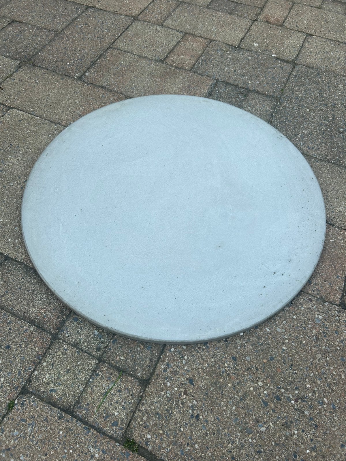 Beton coated blad tafel salontafel diameter van 73, Ophalen, Zo goed als nieuw