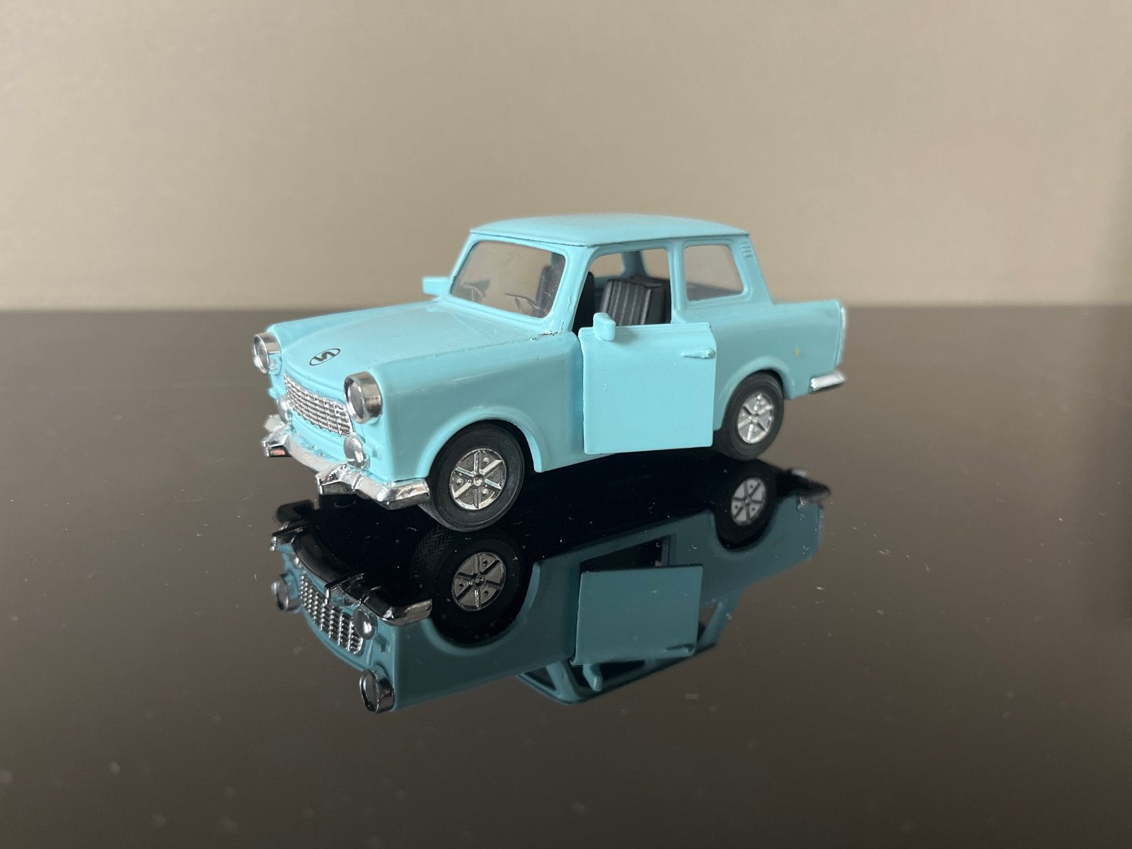 Blauwe Trabant 601 modelauto - Zo goed als nieuw, Ophalen of Verzenden, Zo goed als nieuw, Auto's