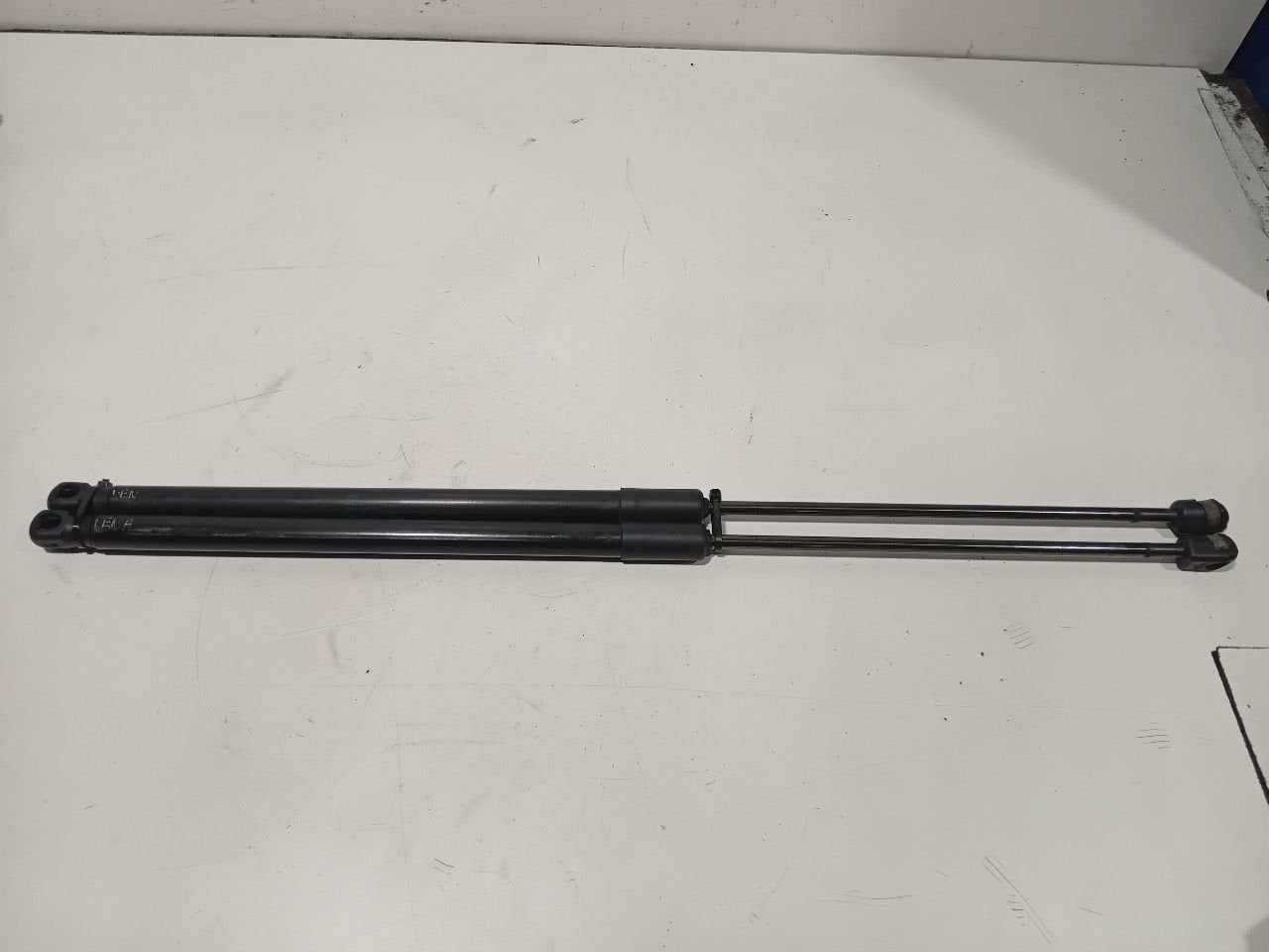 Gasdrukveerset achter Audi SQ2, Auto-onderdelen, Onderdelen@venauto.nl, Van der Ven Autorecycling B.V., Gebruikt, Ettenseweg 76, 4706 PB Roosendaal, The Netherlands