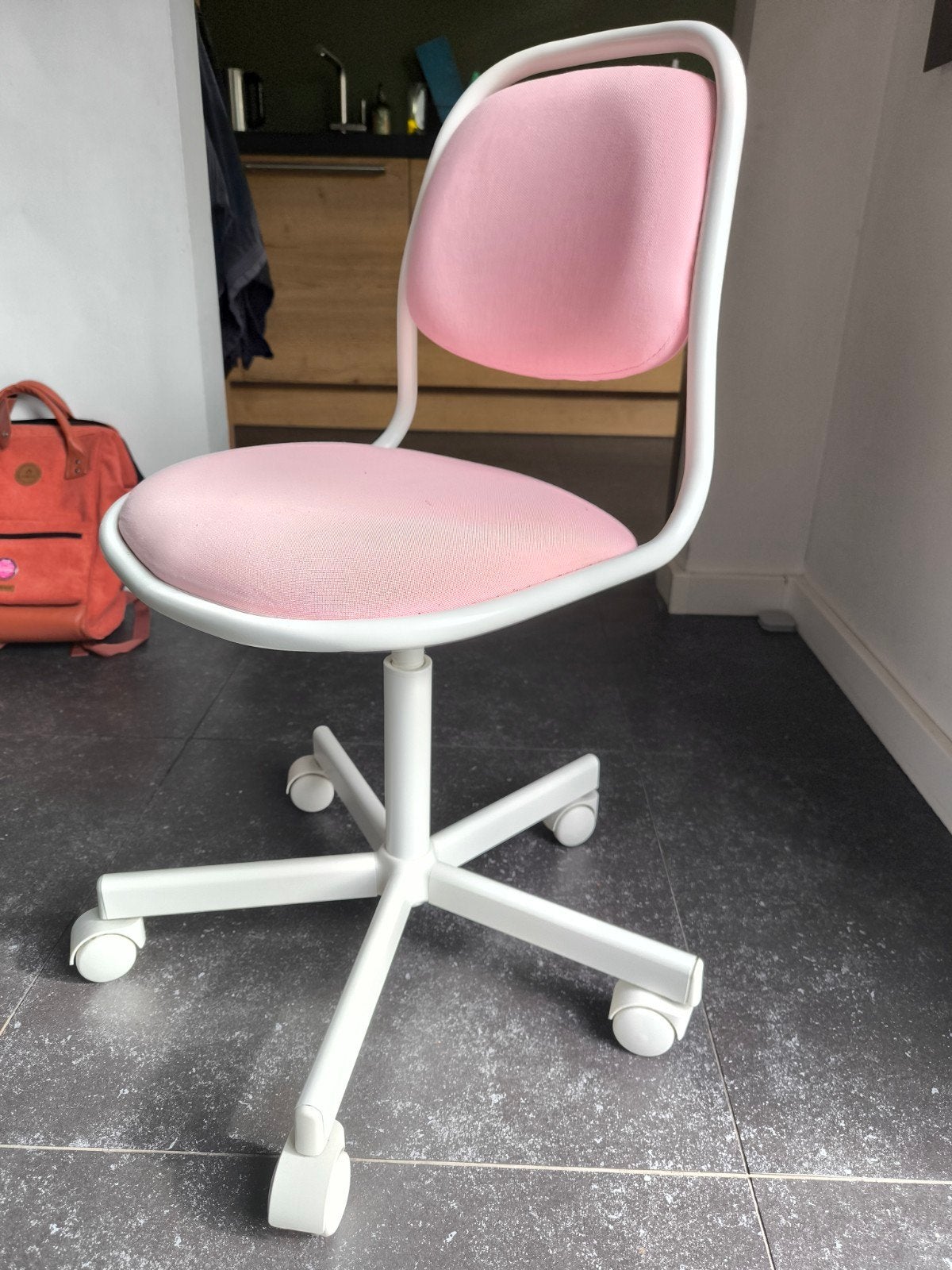 Foto 5 van Gratis kinder bureaustoel van ikea