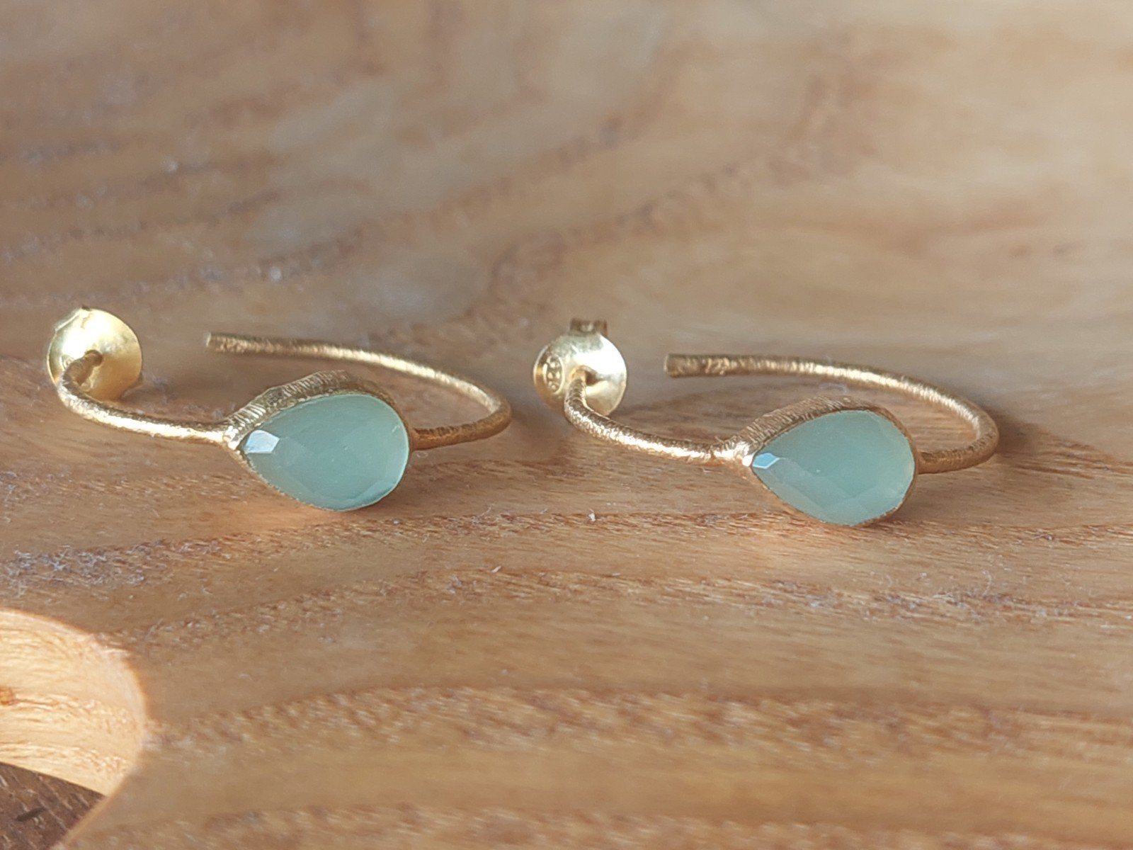 Sterling zilveren goldfilled creolen met blauwe chalcedoon, Sieraden, Tassen en Uiterlijk, Oorbellen, Zo goed als nieuw, Zilver