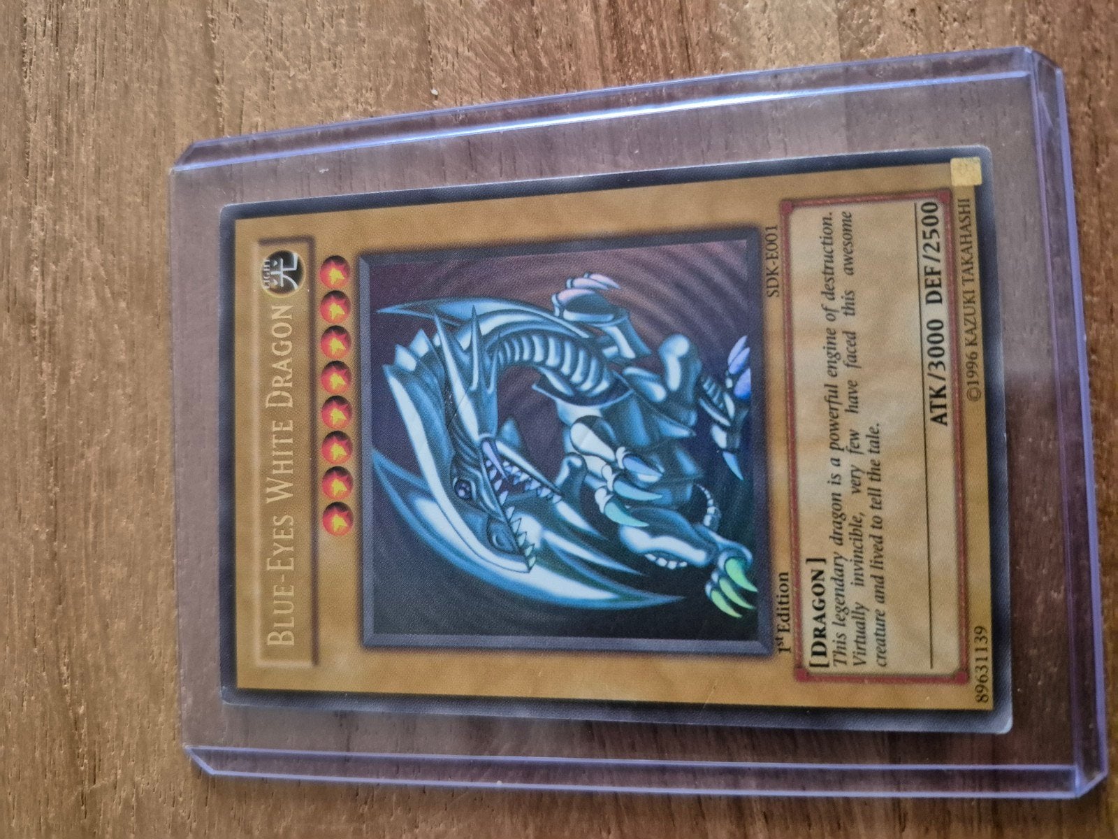 Blue-Eyes White Dragon first edition - nette staat, Ophalen of Verzenden, Zo goed als nieuw, Losse kaart, Foil