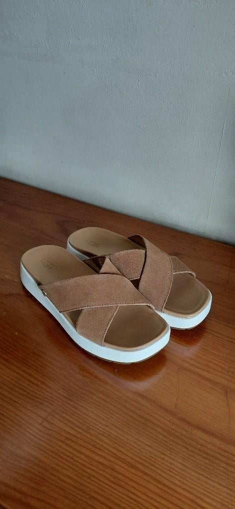 Prachtige UGG slippers/sandalen, Nieuw!, UGG, Bruin, Nieuw, Sandalen of Muiltjes