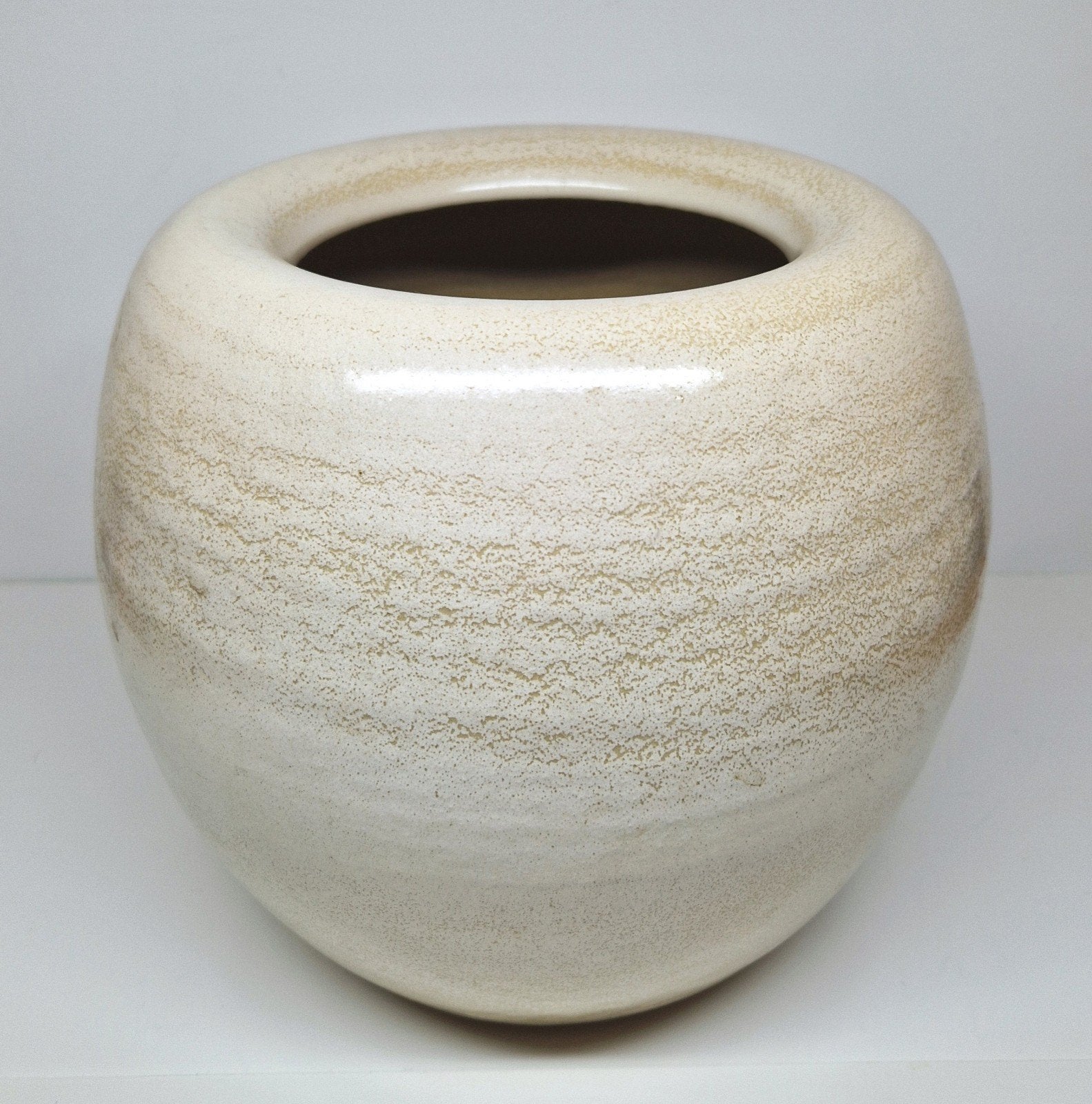 Gubbels Helden moderne crème kleurige keramieken vaas., Ophalen, Beige, Zo goed als nieuw, Steen/keramiek