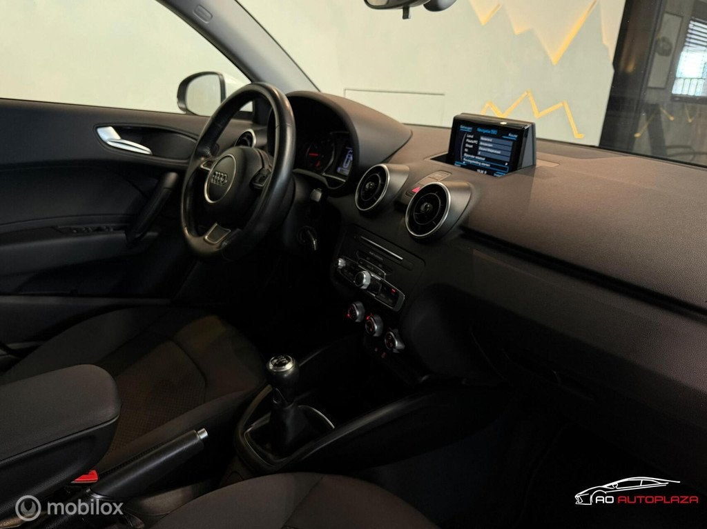 Audi A1 Sportback 1.0 TFSI Advance Navigatie/Parkeersensoren, Auto's, Audi, Voorwielaandrijving, Stof, 95 pk, 4 stoelen