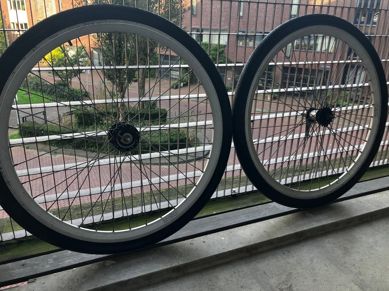 Vanmoof Set 28 inch wielen met dynamo en terugtraprem, Fietsen en Brommers, Gebruikt, Aluminium, Stadsfiets, Ophalen