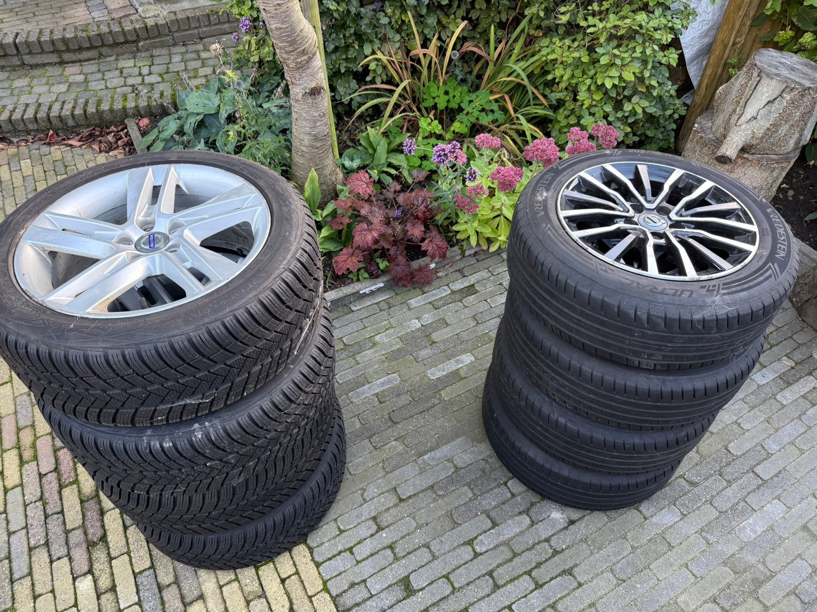 Winterbanden volvo v60 17 inch, z banden v40 16 inch, Auto-onderdelen, Ophalen, 17 inch, Band(en), 205 mm