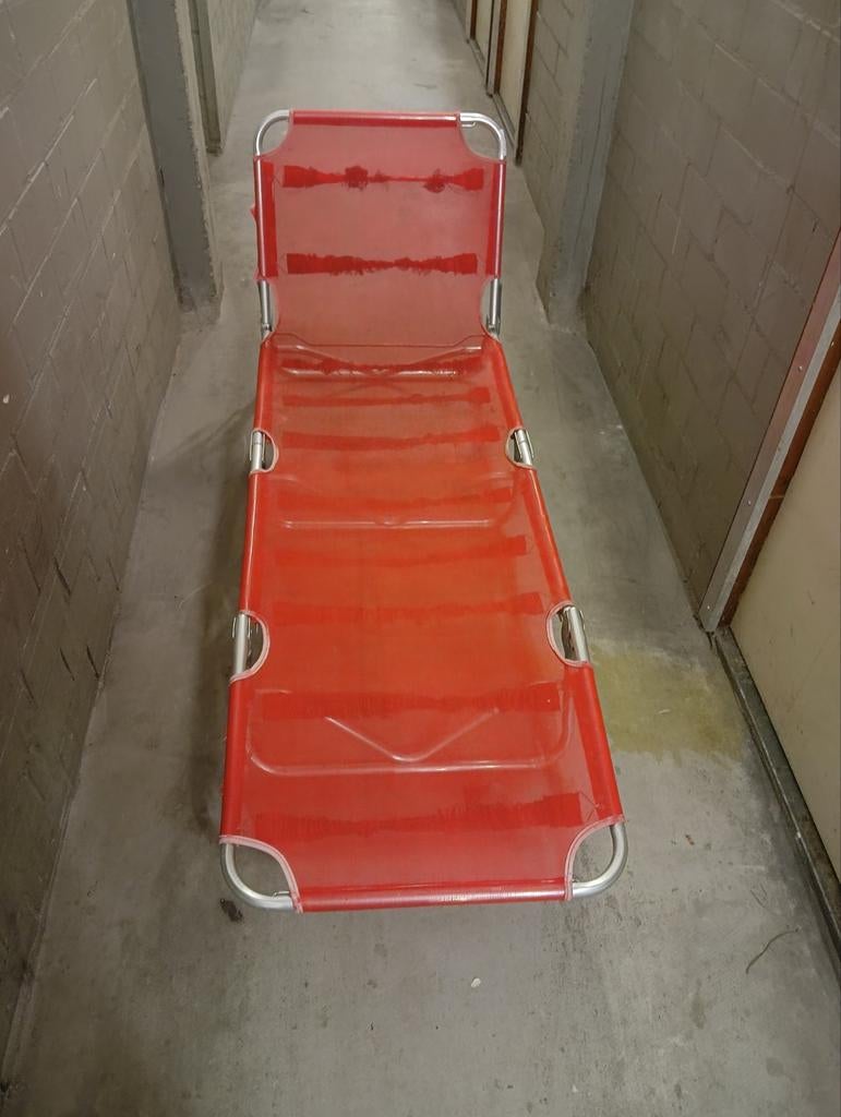 Opvouwbaar ligbed - Rood, Ophalen of Verzenden, Gebruikt