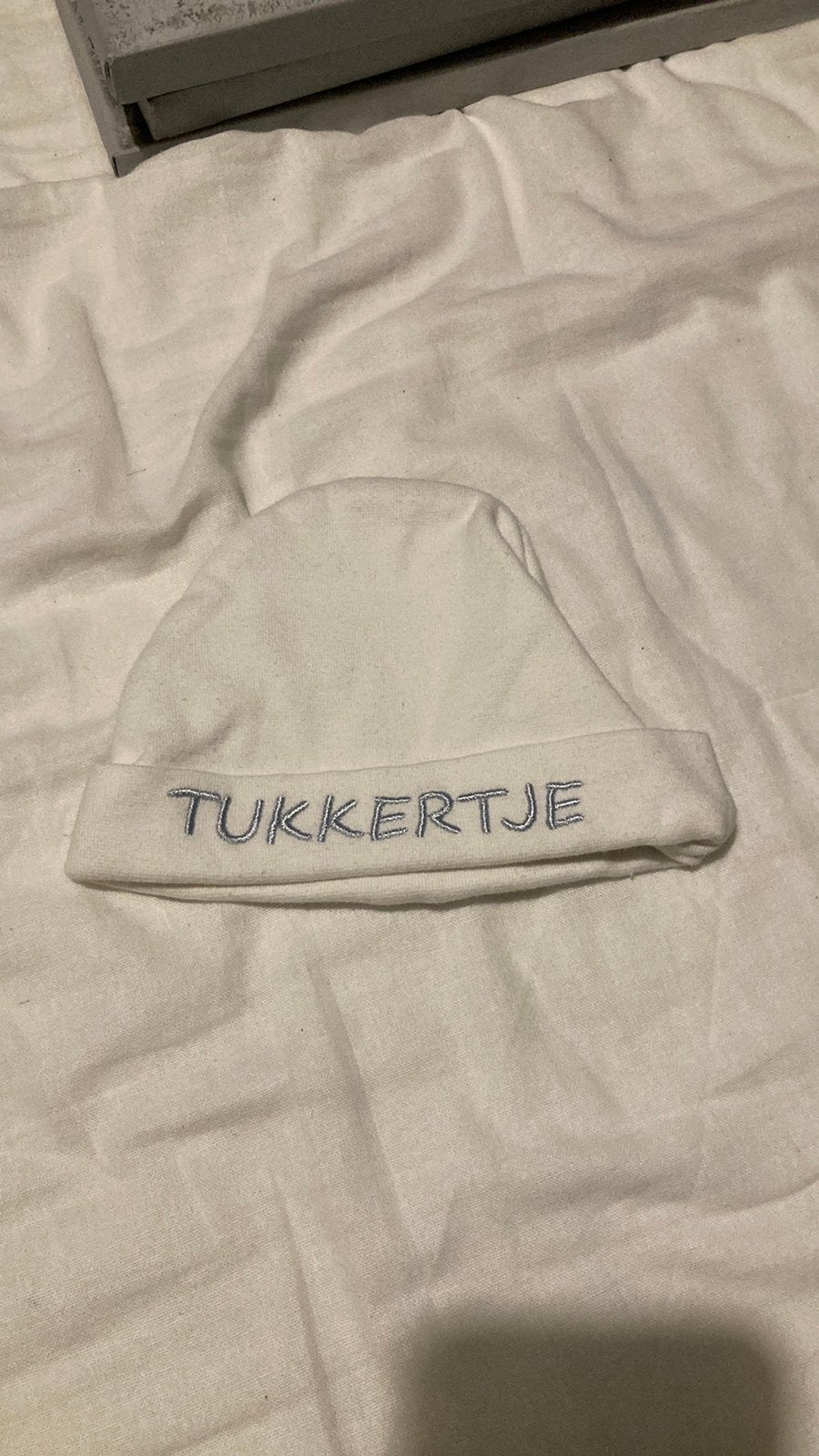 VIB tukkertje mutsje, Kinderen en Baby's, Babykleding | Mutsen, Sjaals en Wanten, Ophalen of Verzenden, Zo goed als nieuw, Jongetje of Meisje