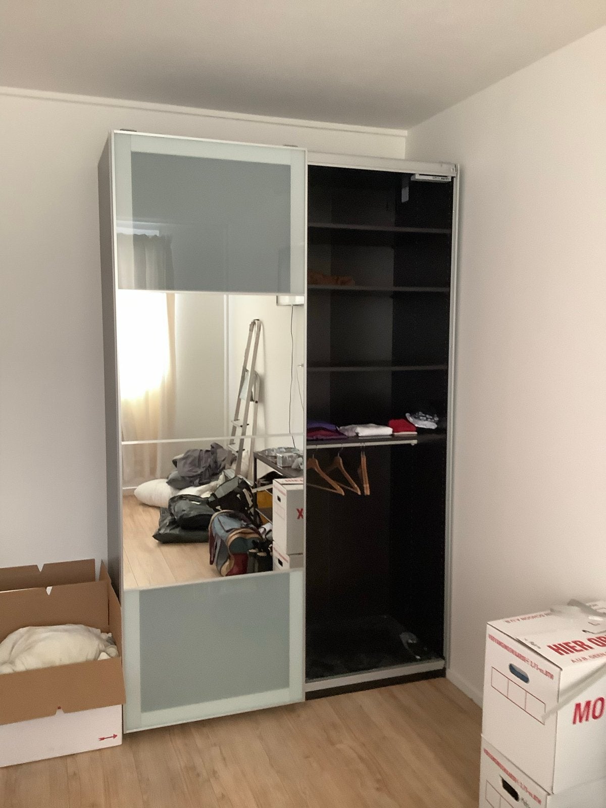 Ikea kledingkast zwart met spiegels - z.g.a.n. in Doesburg, Huis en Inrichting, Ophalen, Overige materialen, 100 tot 150 cm, 200 cm of meer