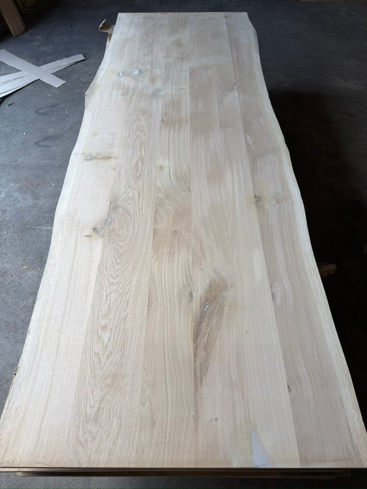 19 Eiken boomstam tafelbladen 240 cm en 290 cm lang NIEUW