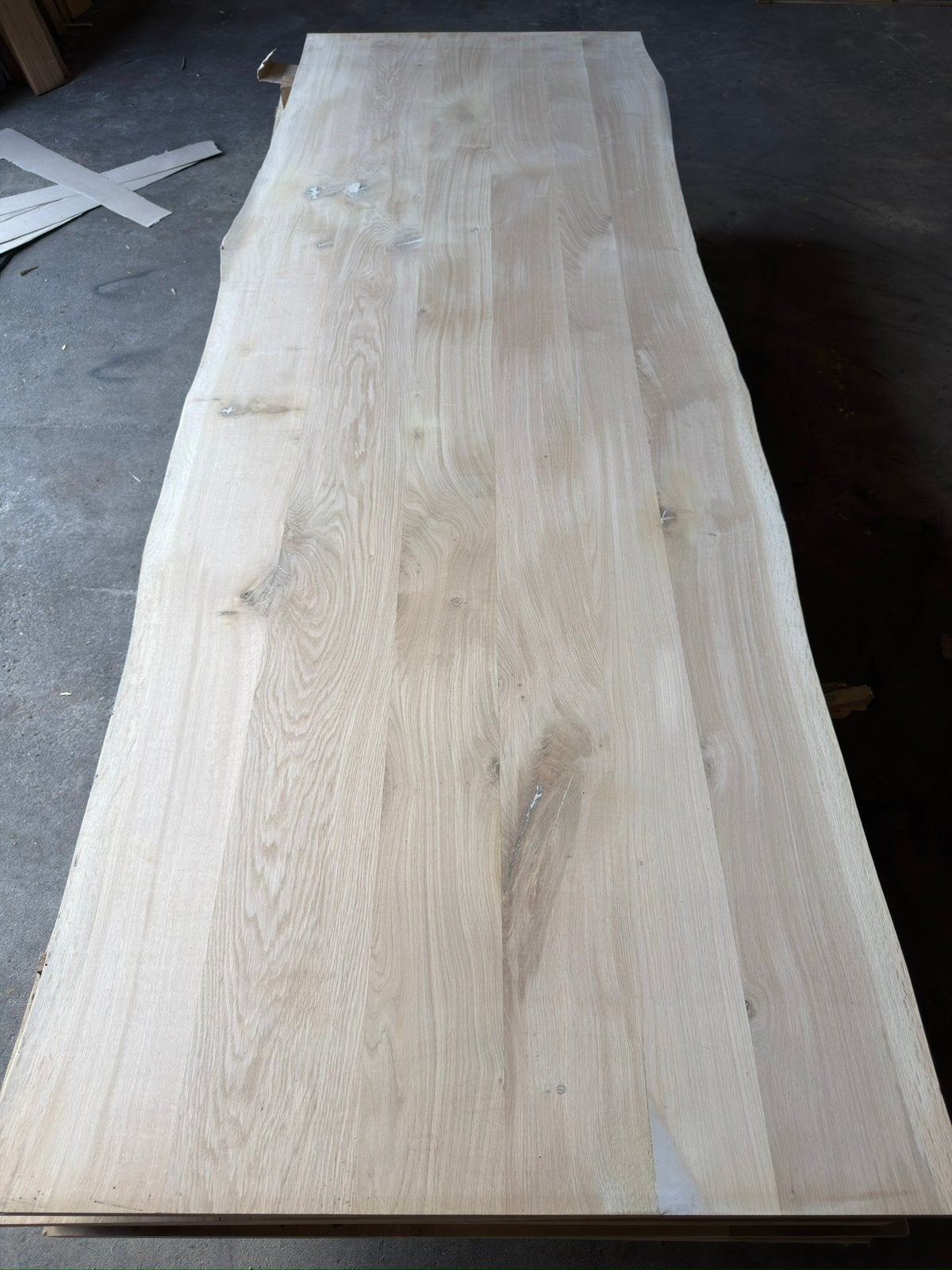 19 Eiken boomstam tafelbladen 240 cm en 290 cm lang NIEUW, Antiek en Kunst, Ophalen