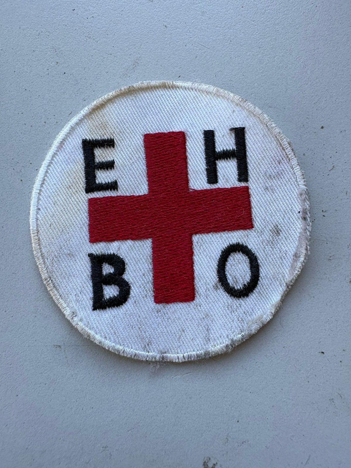 Oud Nederland EHBO Embleem Rood Kruis Geborduurd Mouwinsigne, Verzenden, Gebruikt, Overige onderwerpen