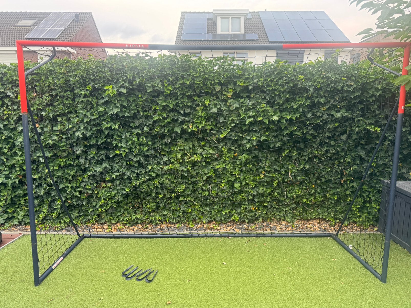 Kipsta goal 3x2 meter zwart/rood met target practice banner, Maat XS of kleiner, Ophalen, Gebruikt, Overige typen