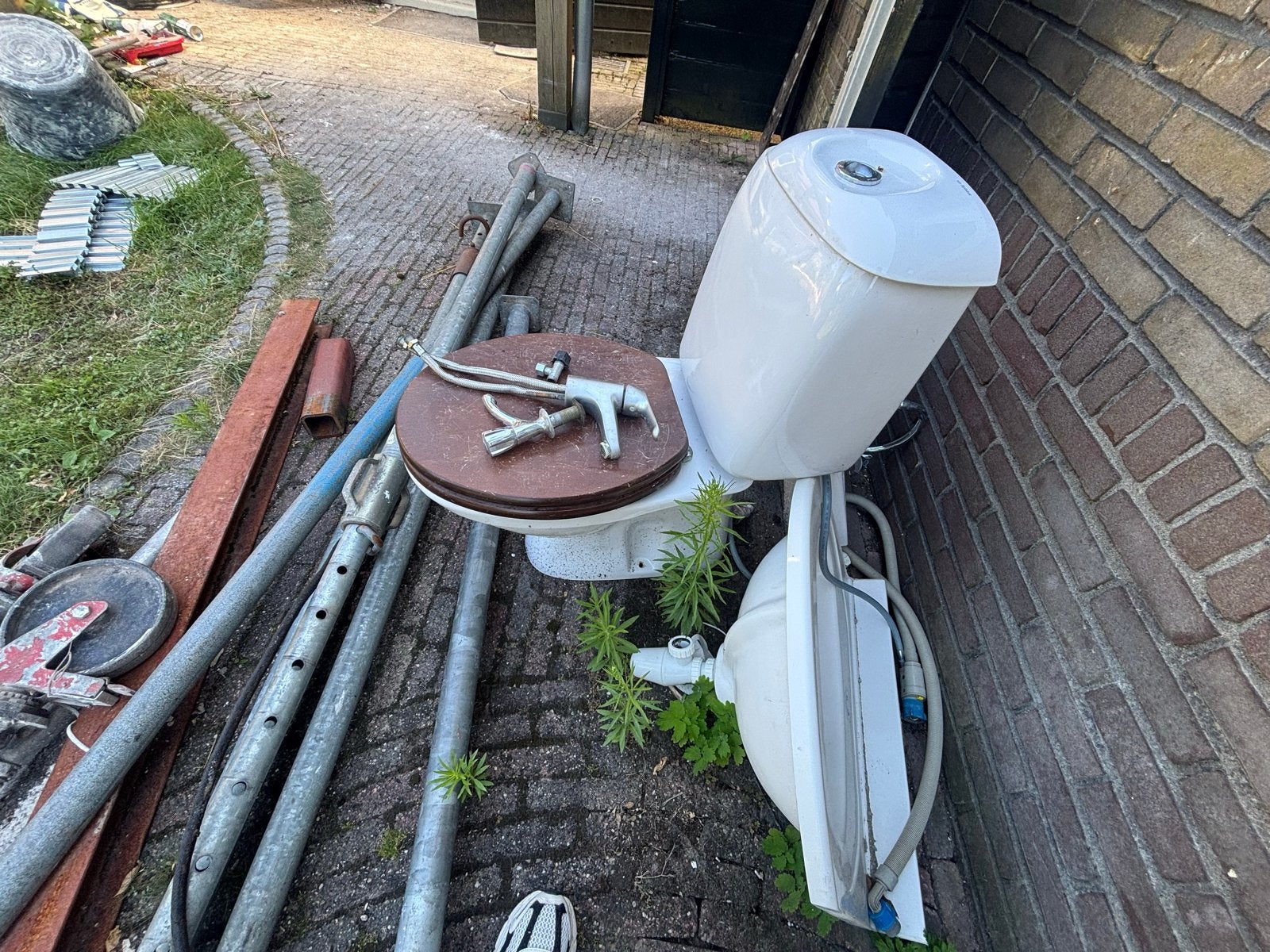Diverse badkamerartikelen: toilet, wastafels, kranen, Ophalen, Gebruikt, Chroom, Toilet