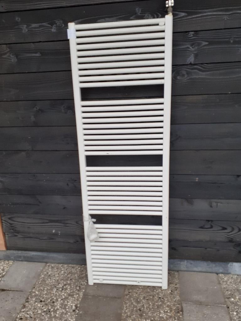 Radiator badkamer, Doe-het-zelf en Verbouw, Verwarming en Radiatoren, Ophalen