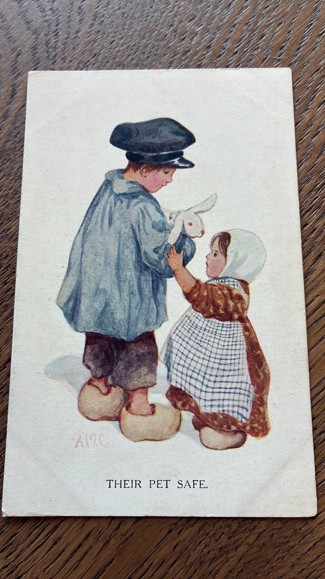 Het huisdier is veilig. Kinderen op klompen, konijn, Ophalen of Verzenden, 1940 tot 1960, Kinderen